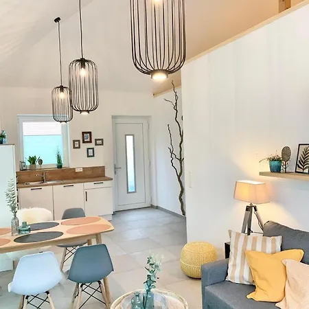 2 Separate Haeuser Nebeneinander Fuer 2 Familien! Holiday home *