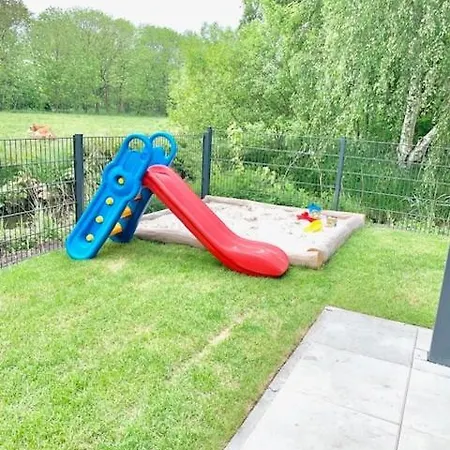 Prázdninový dům 2 Separate Haeuser Nebeneinander Fuer 2 Familien! Sehestedt (Lower-Saxony)
