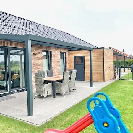 2 Separate Haeuser Nebeneinander Fuer 2 Familien! *