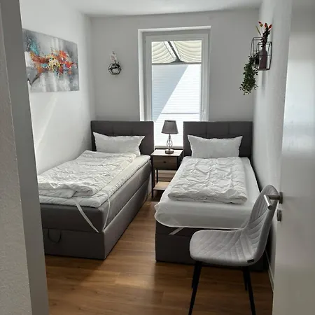 2 Separate Haeuser Nebeneinander Fuer 2 Familien! * Sehestedt (Lower-Saxony)