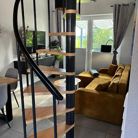 2 Separate Haeuser Nebeneinander Fuer 2 Familien!