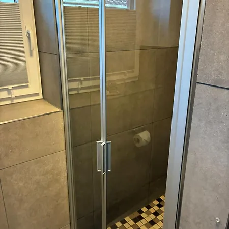 2 Separate Haeuser Nebeneinander Fuer 2 Familien! Prázdninový dům *